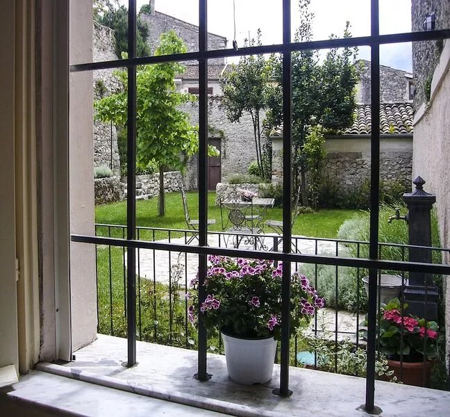 House with 2 gardens inside the medieval village near the Abruzzo Park