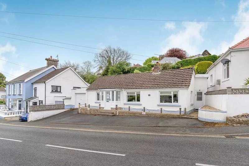 CAPTIVA COTTAGE, pet friendly, with a garden in Saundersfoot