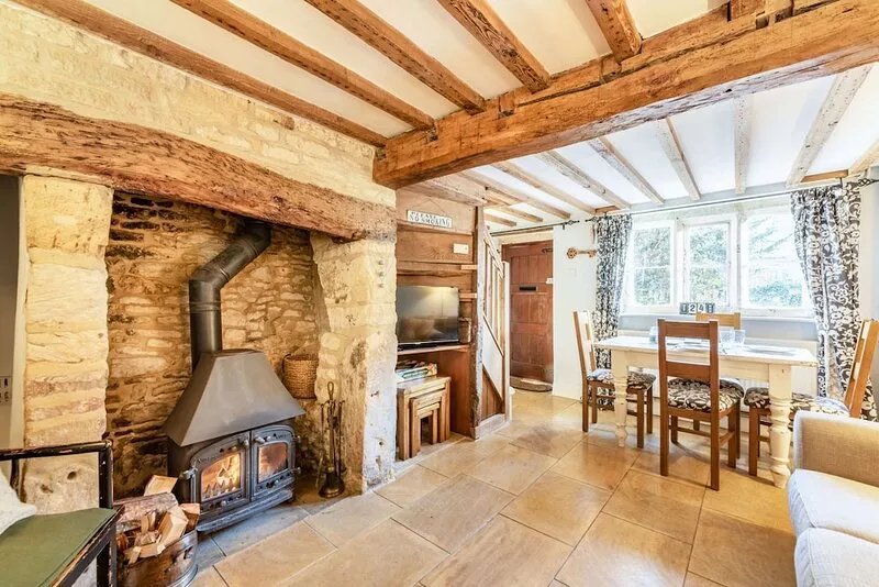 A beautifully presented two bedroom Cotswold stone cottage in the Cotswolds