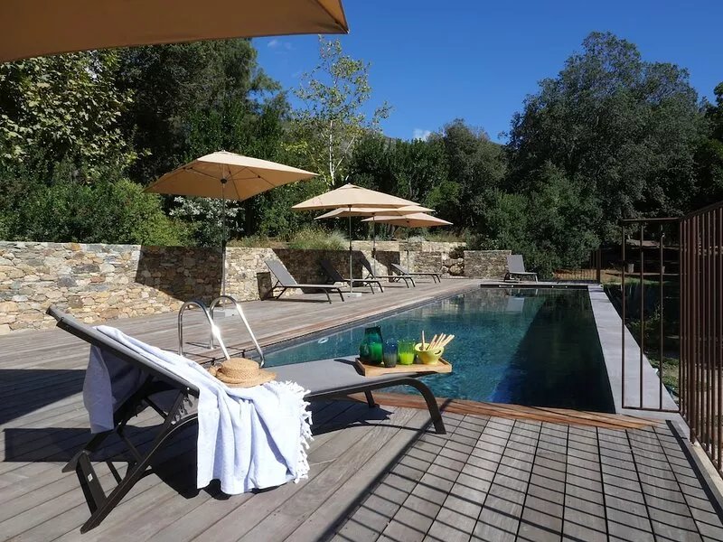 Bergerie contemporary 225m2, 4 bedrooms, 3 bathrooms, wifi, heated pool