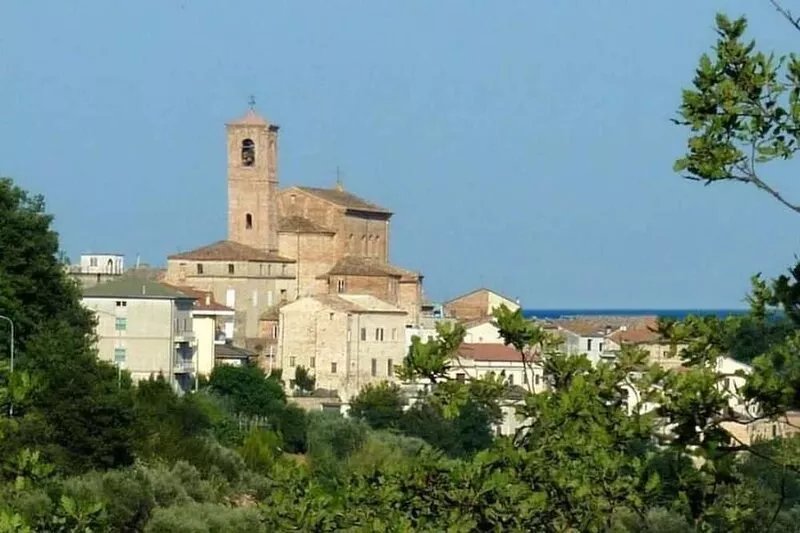 Nice and quiet panoramic apartment in a small village not far from the beaches