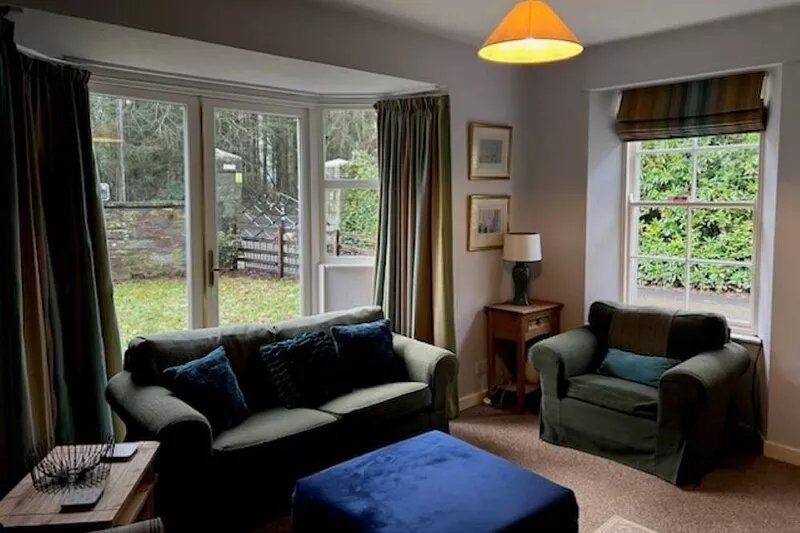 The Lodge- charming cottage on private country house estate