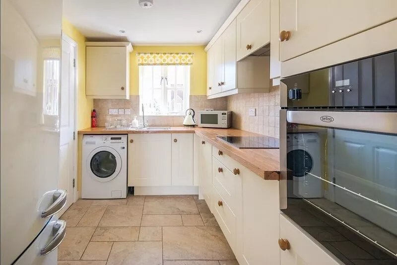 Beautifully furnished, comfortable holiday cottage close to a huge sandy beach.