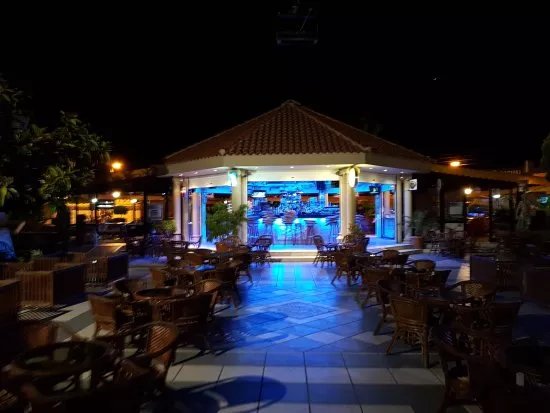 Oasis Cocktail Bar