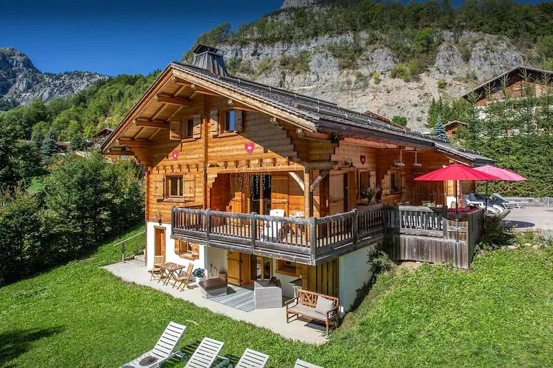 Lodge Le Chevreuil - cosy ski chalet 12p with sauna & pool - OVO Network