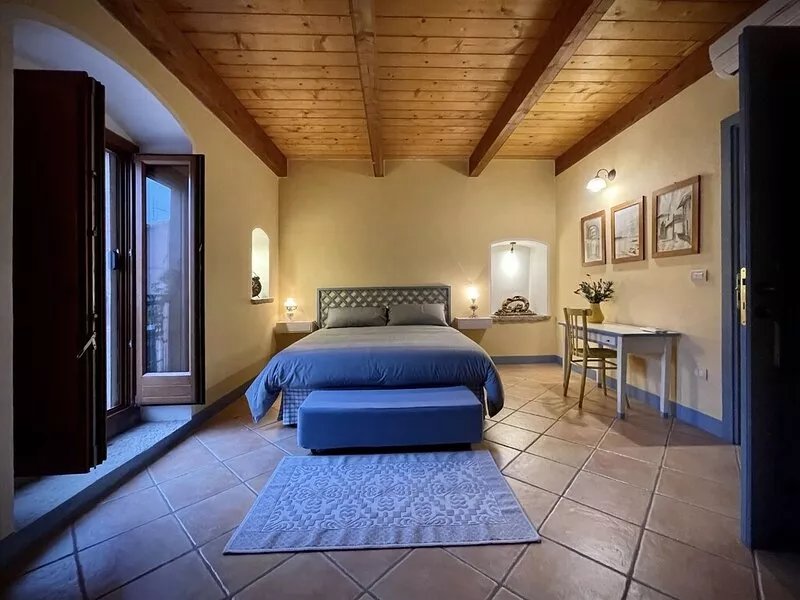 Eat, sleep, wander Bosa from a historic home in convenient location