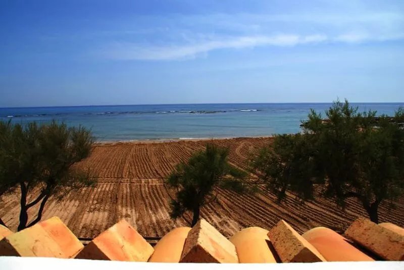 Adelaide House in the heart of Punta Secca five meters from the beach