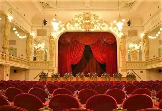 "Neue Welt" Konzert und Ballhaus