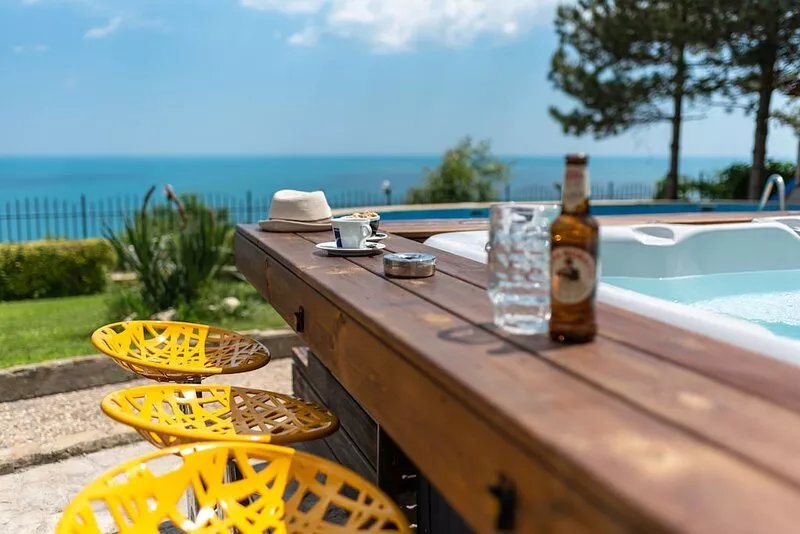Sunny House,amazing sea view,heated pool,jacuzzi, sauna,BBQ zone,fireplace