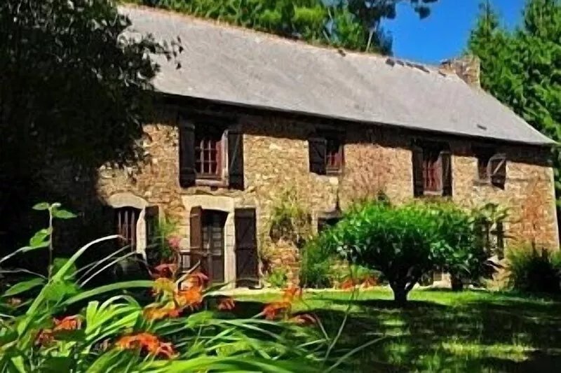 Detached 19th Century Stone Farmhouse