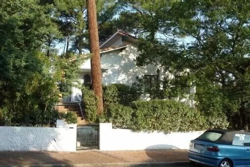 Belle Maison familiale dans écrin de verdure, jardin boisé, au calme