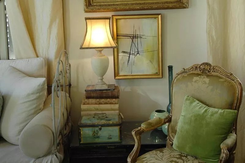 AIX-QUISITE! AC18TH C APT IN GREAT LOCATION IN HISTORICAL CENTER, W PARKING!