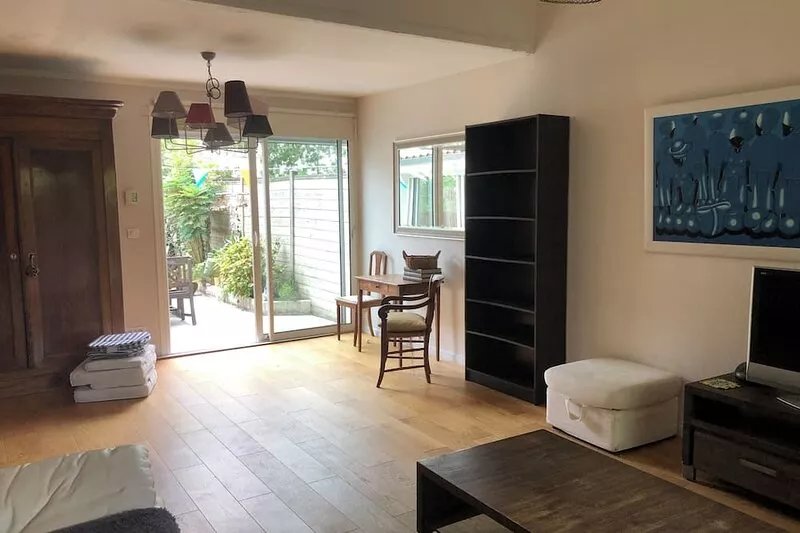 Maison Chaleureuse Dans un Cadre de Verdure