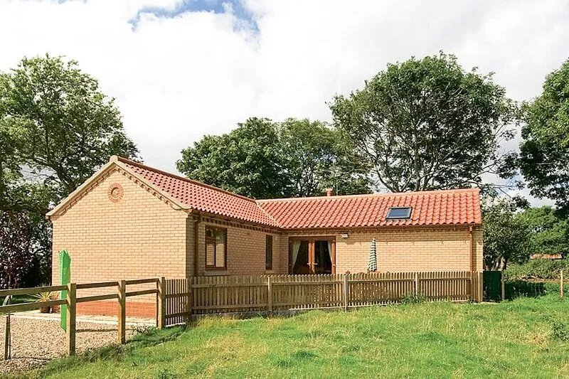 This spacious chapel conversion offers ground floor facilities, a wood burner