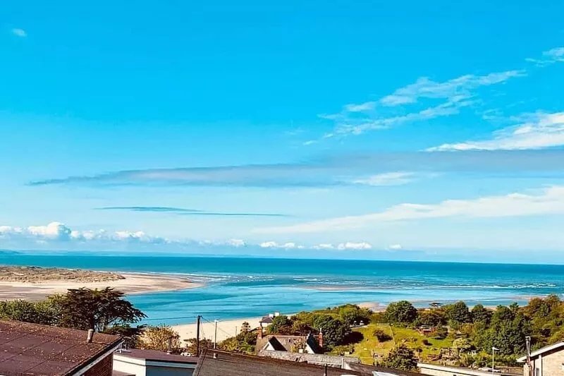 Breathtaking Sea Views from this Aberdovey Home - with Free Beach Car Park Pass!