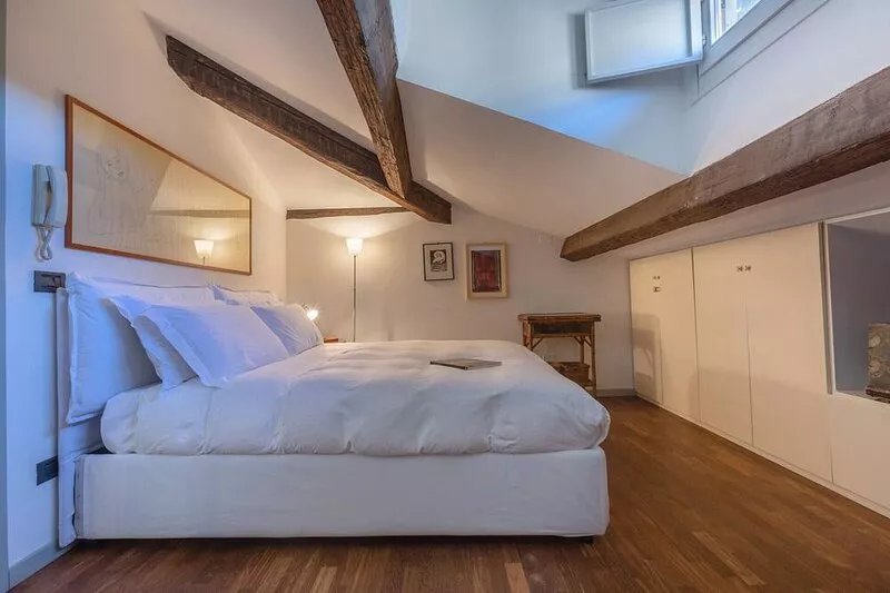 'The Yellow House' central Apartment!