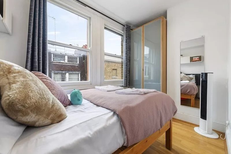 COVENT GARDEN · Covent Garden good size apartment 3rd floor.