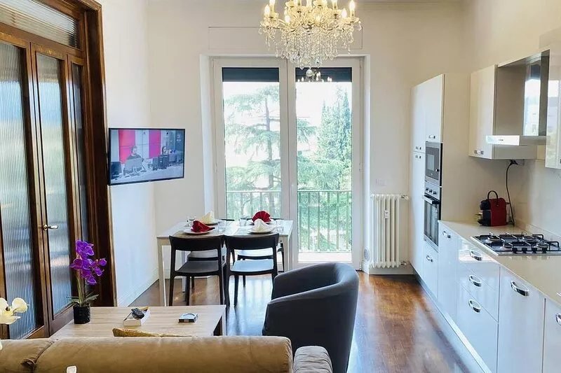 NEW Listing, Montebello Opera Luxury Apt 2 bdm/2 bath with balcony