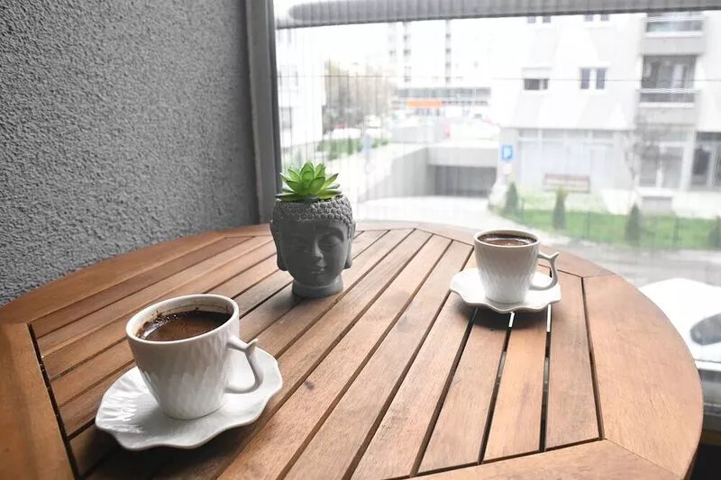 Modern & Cozy near City Center ~ Balcony ~ Parking
