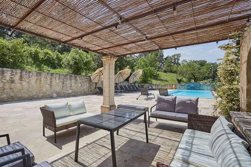 Mas 18ème de 400 m2 Rénové par Architecte sur 6 Ha, Village Célèbre du Luberon