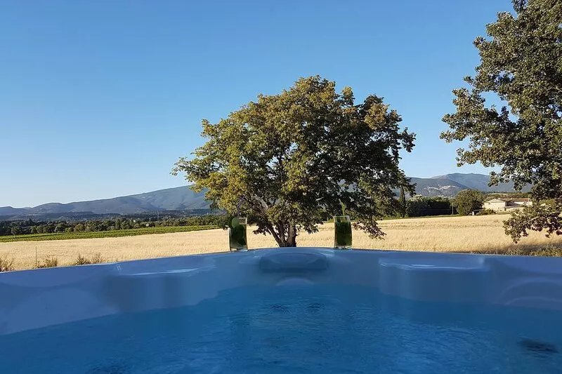 Mas with private SPA in the middle of vineyards, lavender, at the foot of the
