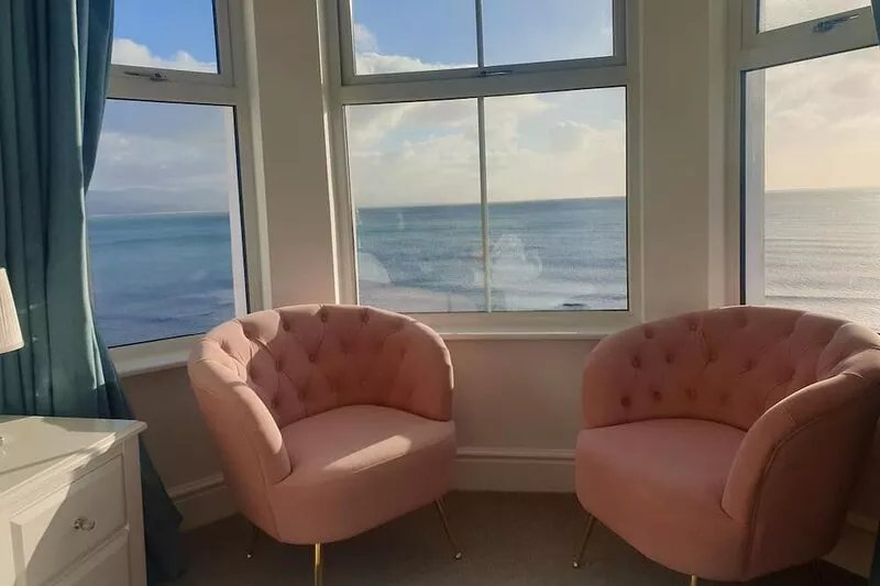 5* Stunning Victorian House, Sleeps 20, Located on the Seafront at Criccieth