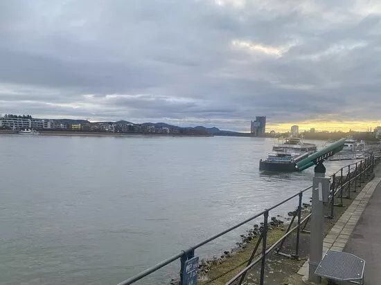 Bonner Rheinuferpromenade