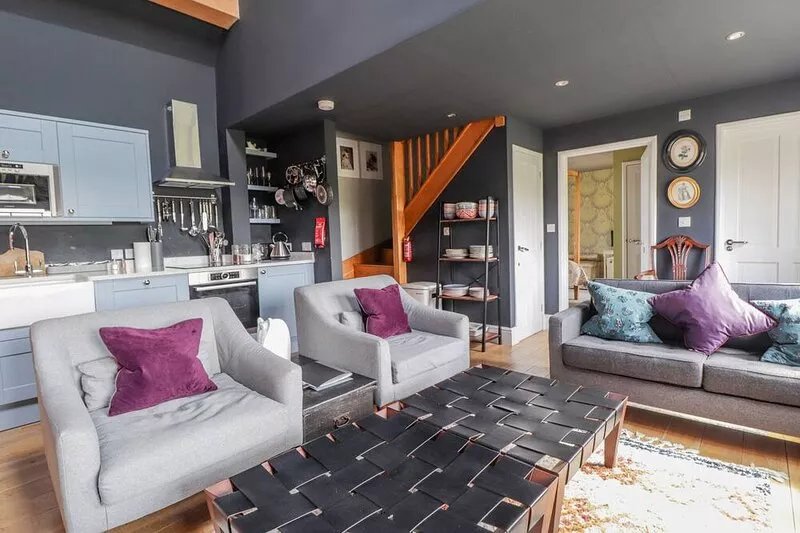 HONEYSUCKLE, pet friendly, luxury holiday cottage in Iden