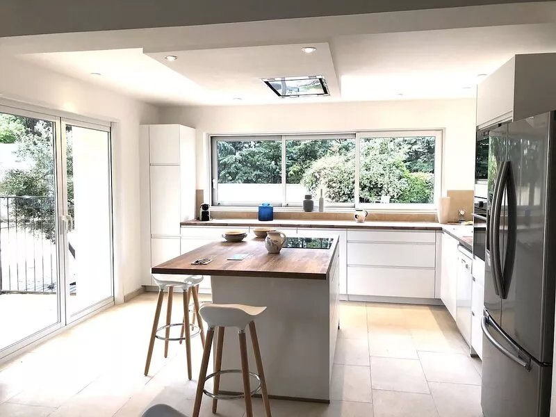 Renovated country house, ideal for 3 families, with heated pool, tennis...