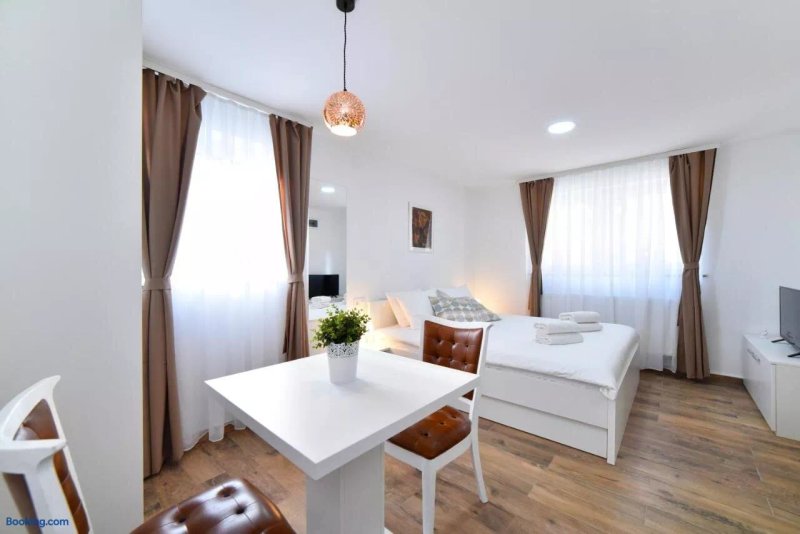 Piccolo Apartments By First Choice