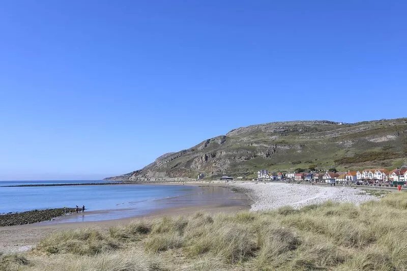 BRYN TIRION - PENRHYNSIDE, pet friendly, with a garden in Llandudno
