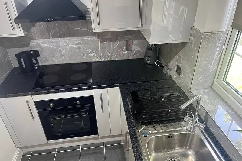 Luxurious 2-bed ground floor apartment with garden