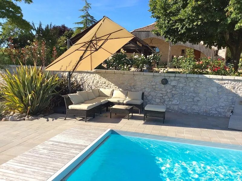 Near Monbazillac charming gîte 3ha park heated swimming pool barn