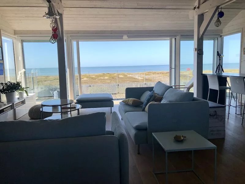 VILLA FACING THE SEA DIRECT ACCESS BEACH