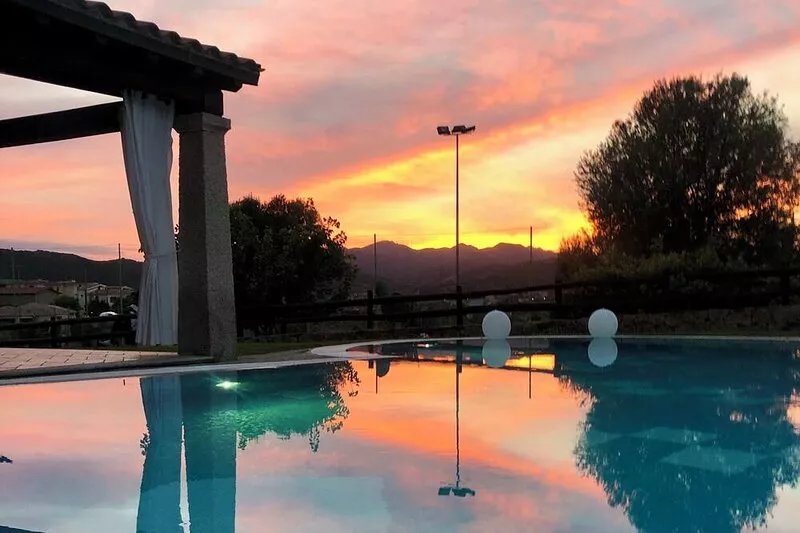 �Accommodation Rental �Private swimming pool �Near the sea Private garden