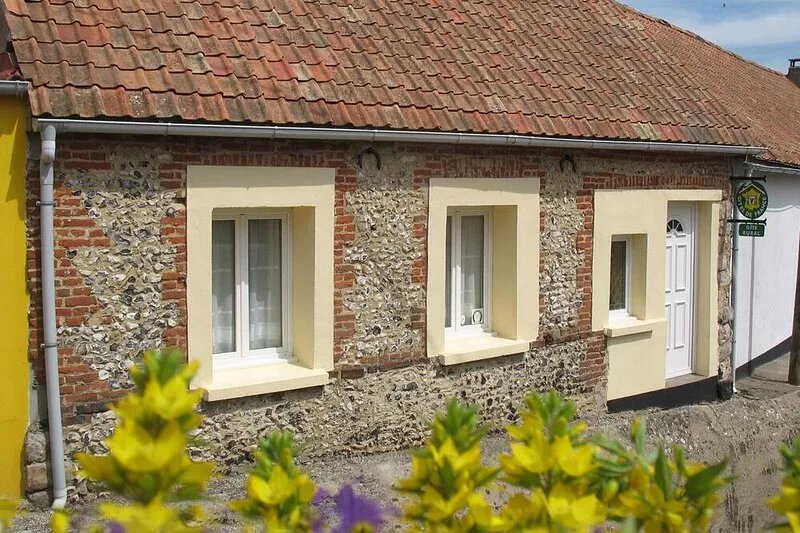 Self-catering cottage between land and sea