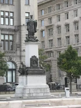 Memorial to Sir Alfred Lewis Jones
