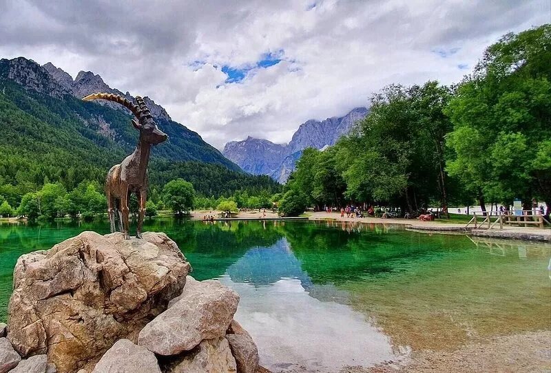 ★ Mountain Dreams★Stunning view over Lake Jasna☆Family Friendly•Terrace•Bikes