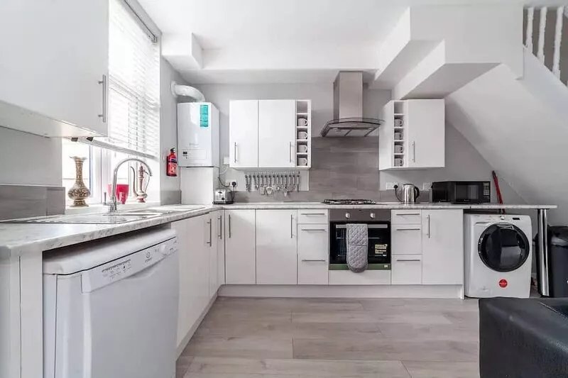 Beautiful refurbished 4 Bedrooms