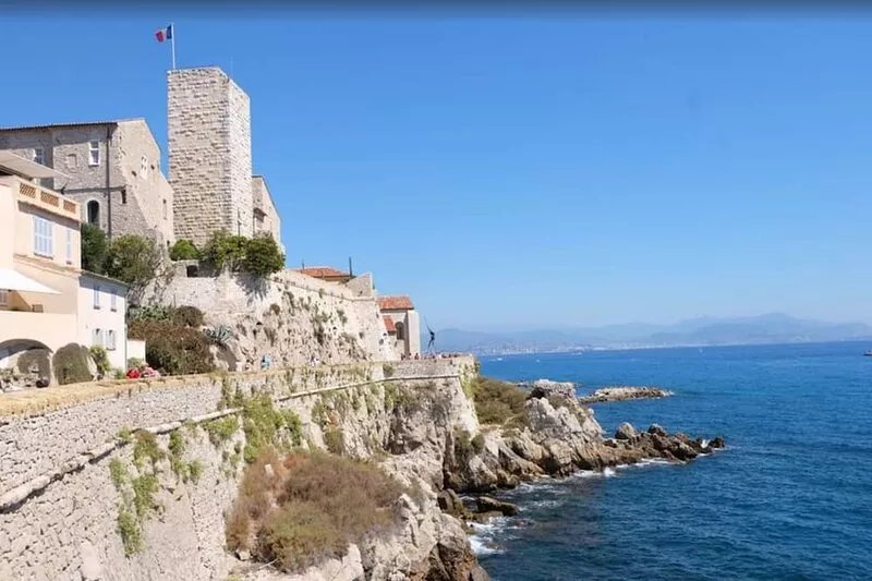 Penthouse with extraordinary view: sea and mountains port Vauban Cap d'Antibes