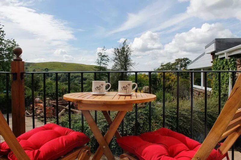 Cosy Countryside Retreat with Log Burner & Mountain Views