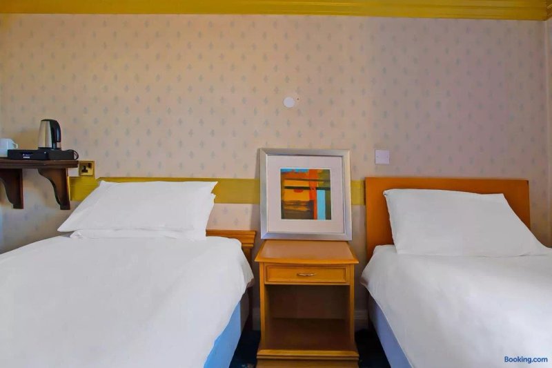 OYO Great White Horse Hotel