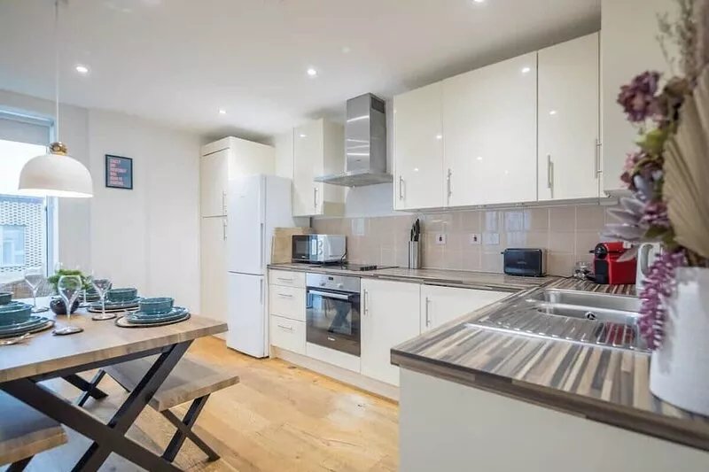 Luxe Cambridge Station Flat with Terrace