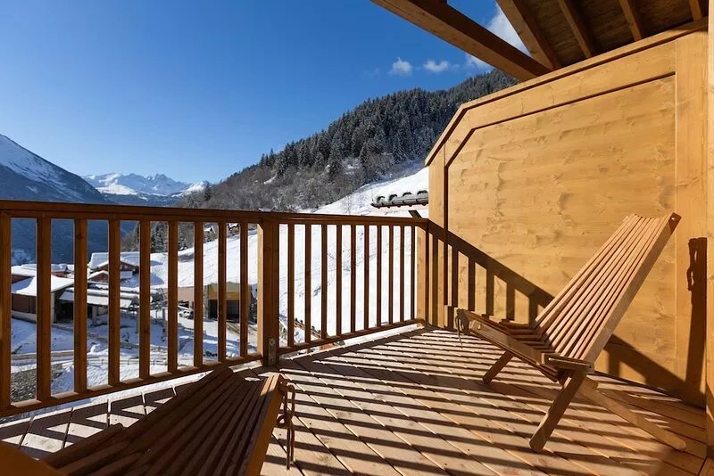 "LES CHARDONS" APARTMENT - 8 Pers - SKI-BY-FOOT - CHAMPAGNY - LA PLAGNE