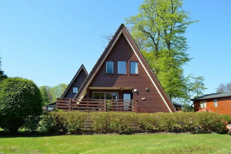 Loch view location in Holiday park, sleeps 4 persons, off road parking, free