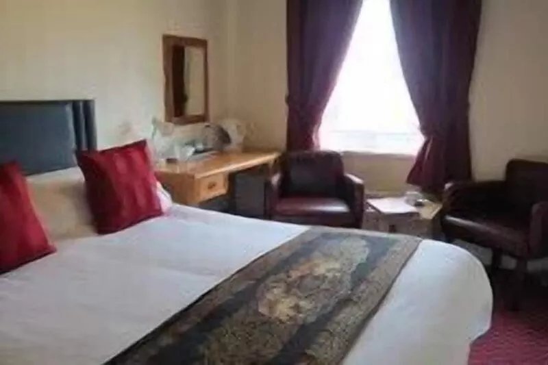 Small double en suite