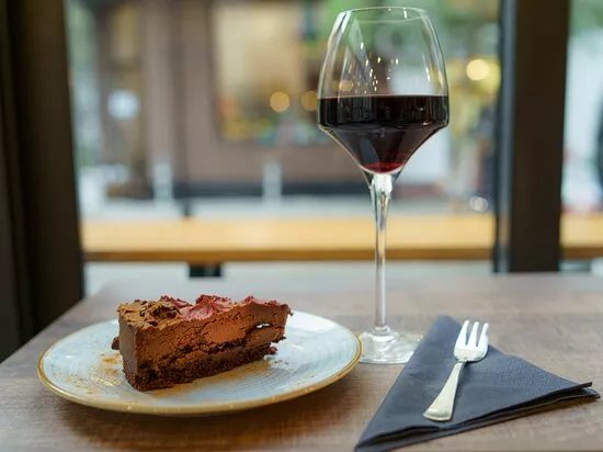 Vineria Wine Bar & Shop