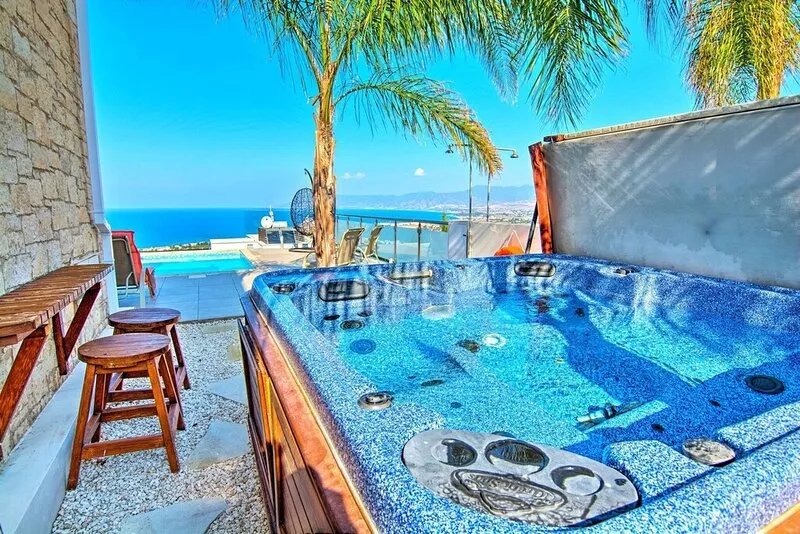 Villa Genevieve -  a villa that sleeps 6 guests  in 3 bedrooms