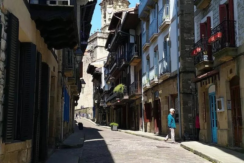 Beautiful apartment in HISTORIC CENTER (ESS00130)