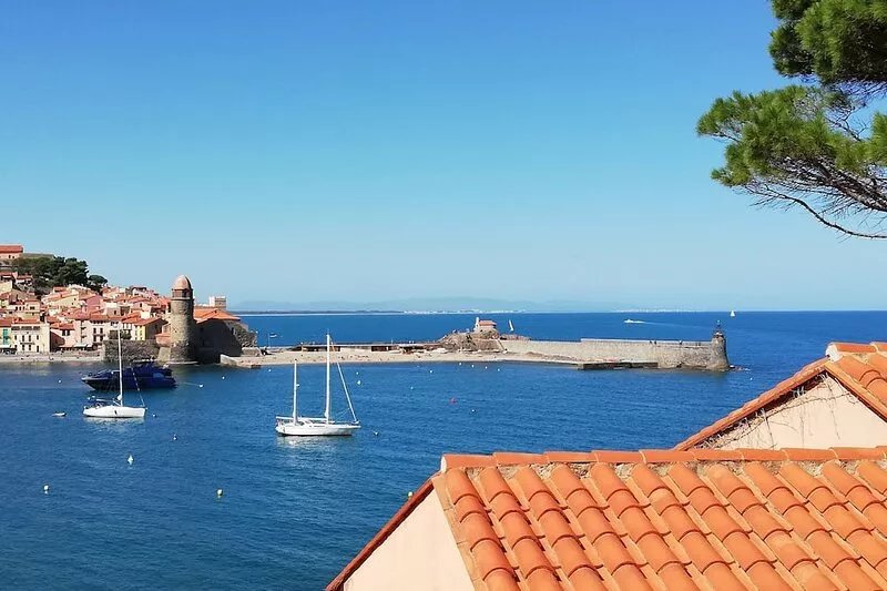 Charming house with garden and panoramic terrace; between sea and mountains!